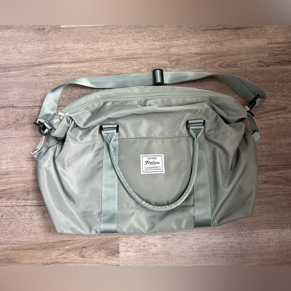 Women's Weekend‎ Travel Dufflebag in Sage Green
